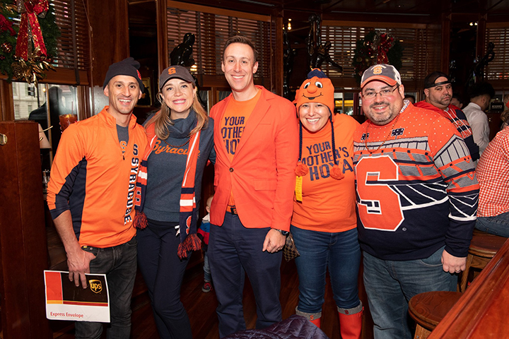 Syracuse basketball fans at Clyde's