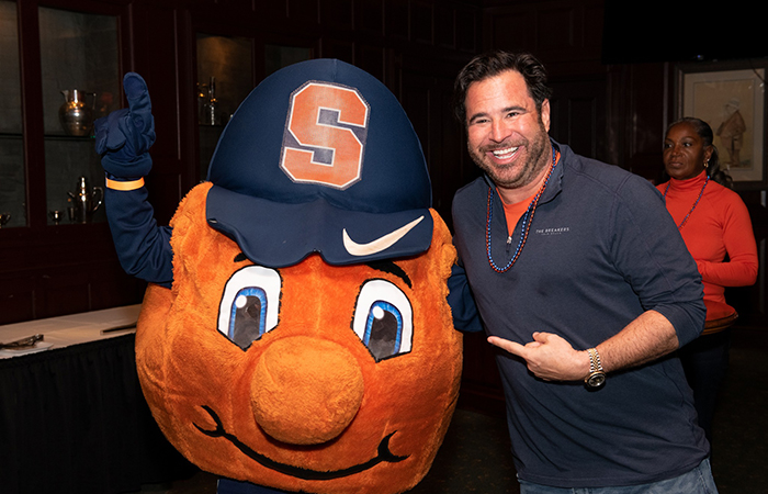 Syracuse fan pointing at Otto.